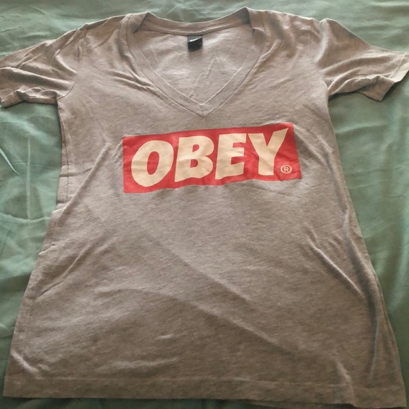 Obey V-Neck tshirt - Picture 1 of 4